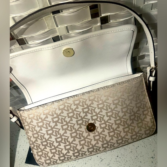 DKNY Carol Shoulder bag - Picture 3 of 3